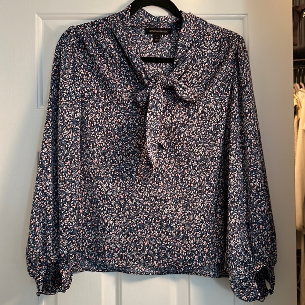 Banana republic floral neck tie balloon sleeve blouse blue pink small